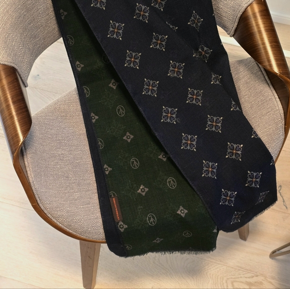 Scarf - Picture 6 of 8